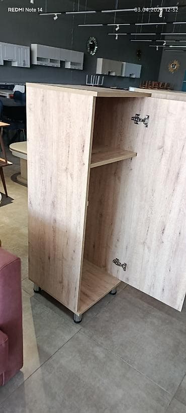 1 qapılı dolab: Açarla kilidlənən tək qapılı dolab - Material: ağac teksturalı — 1