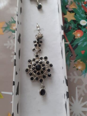 islenmis qizil sirqalar: Sırğa, Ünvandan götürmə — 1