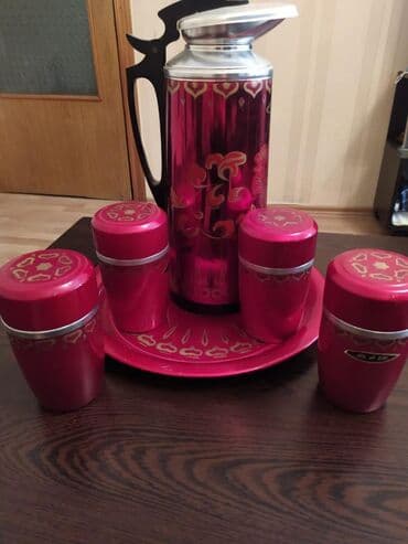 qedmi qablar: Termos.Qədimi Yapon termos dəsti.4 ədəd balası da termosdur.Təzə — 4