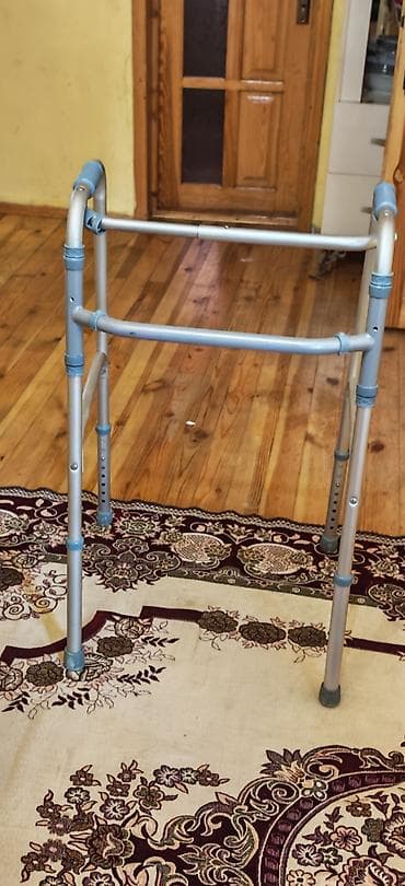 araba satışı: Tənzimlənən hündürlüklü yerimə dəstəyi (walker) təqdim olunur. Məhsul — 1