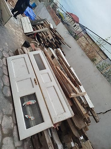 qoz tinglərinin satışı: Taxtalar ehsan edilir. istəyən olsa əlaqə saxlasın PULSUZ. ÜNVAN GƏNCƏ — 4