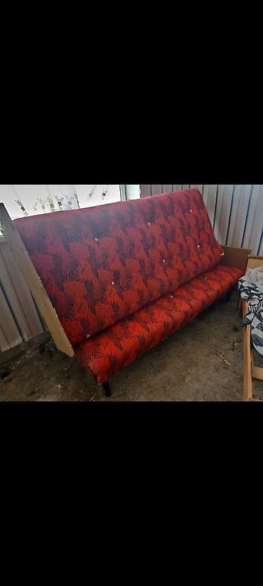 plastik pencere qapi: Qırmızı naxışlı divan - Model: klassik ikioturacaqlı/konsol tipli — 1