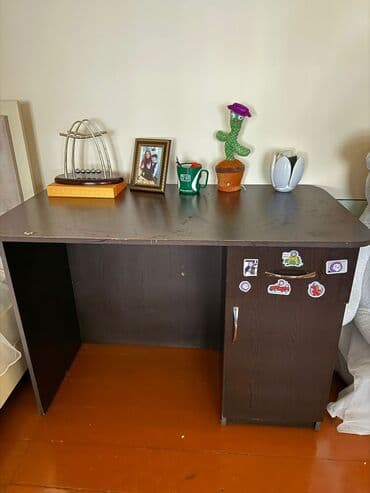 стол для кормления: Б/у, Прямоугольный стол — 1