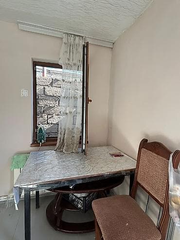 ev: Kirayə verilir Tələbə Qızlara 1 xanım lazımdır Aylıq 100 azn Əlaqə — 5