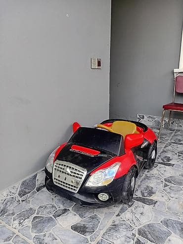 qızı: Uşaq elektrik maşını – idman kupe dizaynı - Rəng: qara/qırmızı — 2