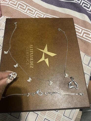 вешалки напольные для одежды оригинальные: Her biri gumuwdu. hamsi biryerde 25manat — 1