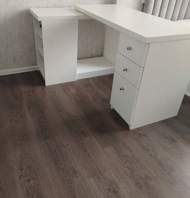 белый рабочий стол: Ağ rəngli L formalı iş/oxu masası - İki səthli L quruluş: əsas geniş — 1