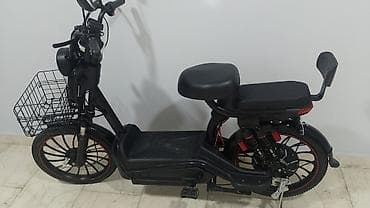 moto bot: Elektrikli moped/skuter satılır. Qara rəngli, kompakt və rahat — 2