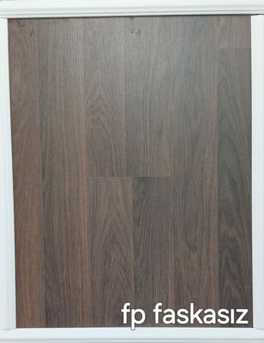 laminat 2020: Qəhvəyi rəngdə, ağac naxışlı laminat döşəmə örtüyü. Ev və ya ofis — 2