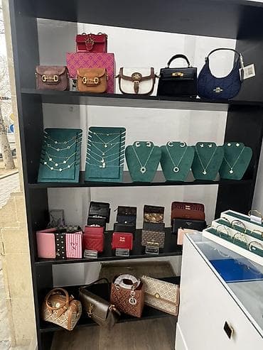 Tam hazir biznes satilir Mallar vitrin qarisiq her biri yeni