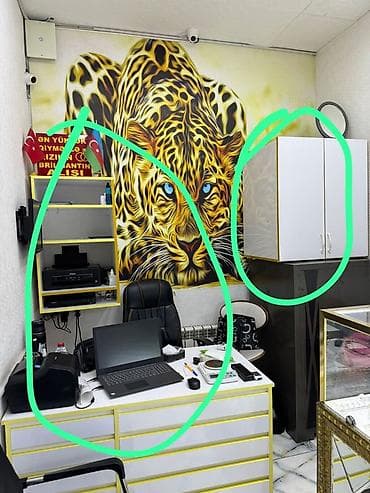 parda tul: Ofis mebel dəsti – masa, çekmecəli tumbalar, asma rəf və iki qapılı — 1