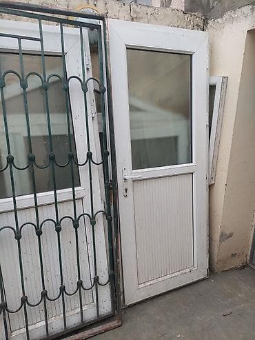 pvc qapilar: Ağ rəngli qapı və barmaqlıq komplekti Məhsul təsviri: - Metall və PVC — 4