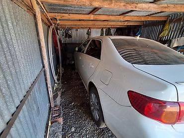 toyota corolla universal: Toyota Corolla sedan - Korpus: 4 qapılı sedan, ağ rəng - Nəsil — 3