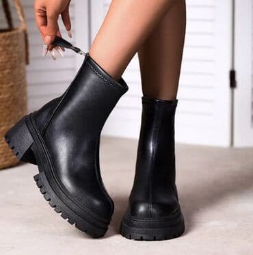 Ölçü: 39, rəng - Qara, Yeni