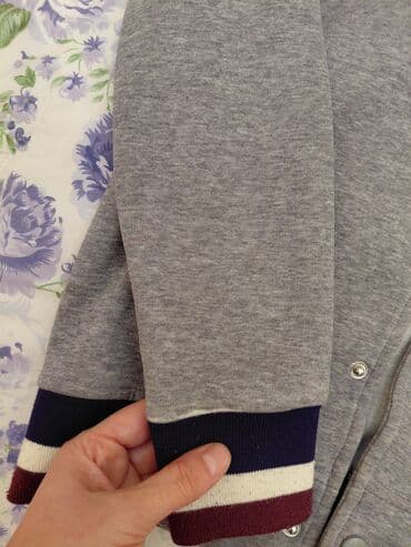 toxunma uşaq sviterləri: 45 man alınıb Papito kidsdən.Geyinilib. qollarında şəkildə görünən — 2