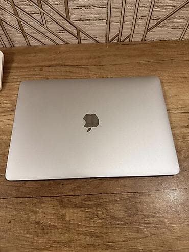 Apple MacBook: Apple MacBook Air (13") – Gümüş rəng - Model: MacBook Air (13 düym) — 1
