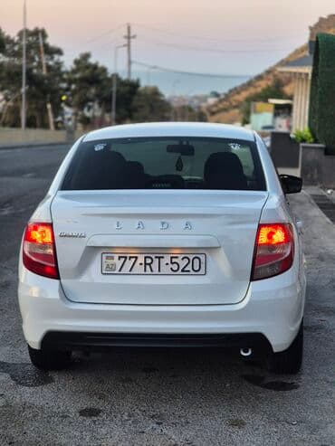 vaz 2103: Barter de var Lada Granta modelinin bu ağ rəngli sedanı dörd qapıya və — 21