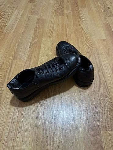 Qara dəri kişi ayaqqabısı gündelik geyim ucun 39–40 razmer partlaq — 1