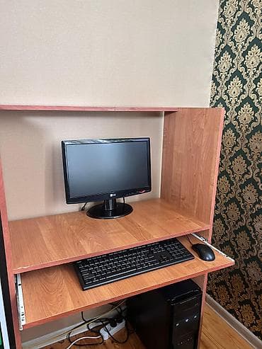 noutbuk satiram: Masaüstü kompüter seti klaviatura mouse sistem bloku monitor ekrandakı — 1