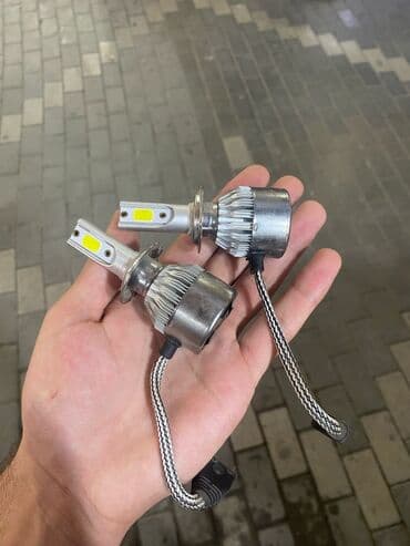 led iwiqlar: İki ədəd LED avtomobil lampası. Bu lampalar avtomobilinizin — 4