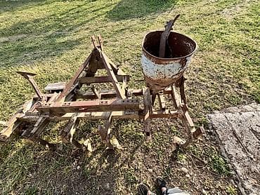 1221 traktorlar: Çizl Traktor qoşqusu üçün universal kənd təsərrüfatı aqreqatı - — 2