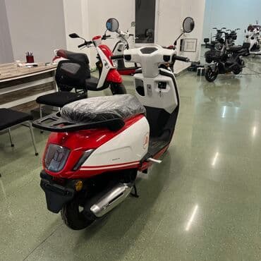 mətbəx pərdələri 2021: Şəhər üçün rahat və zərif skuter - Retro-modern dizayn: ağ/qırmızı — 3