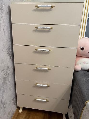 Комоды: Б/у, Без зеркала — 1