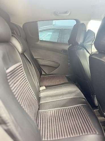 sur ron: Chevrolet Spark LS, qara rəngli, şəhər üçün kompakt hetçbek. Texniki — 4