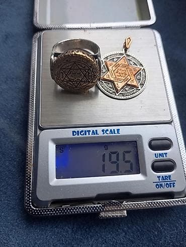sırqa yoxsa sırğa: İki parça bəzək dəsti – üzük və kulon - Material: iki rəngli metal — 2