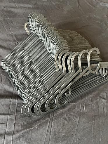 Оборудование для мойки: 1 ədəd 1 manat Məhsul: Qara plastik paltar asqıları dəsti - — 8