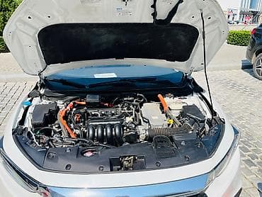 disk satilir: Honda Insight sedan – ağ rəng, hibrid (benzin-elektrik) güc aqreqatı — 8