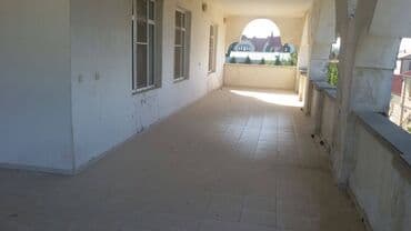 heyət evi: 8 otaq, 220 kv. m, Orta təmir — 8