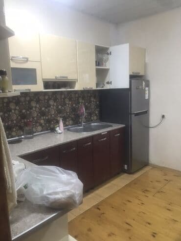 8 ci mikrorayon: 7 комнат, 200 м², Нет кредита, Средний ремонт — 4