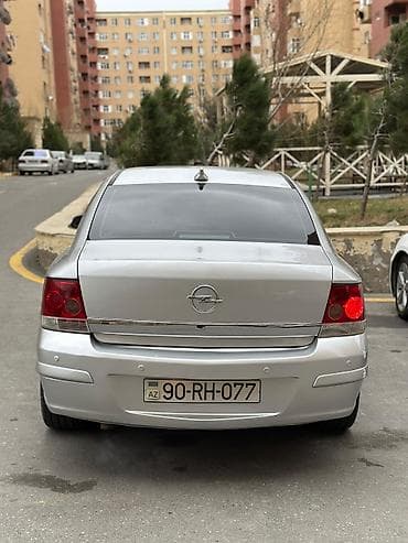 Opel Astra: 1.8 l | 2008 il 387000 km Sedan — 5