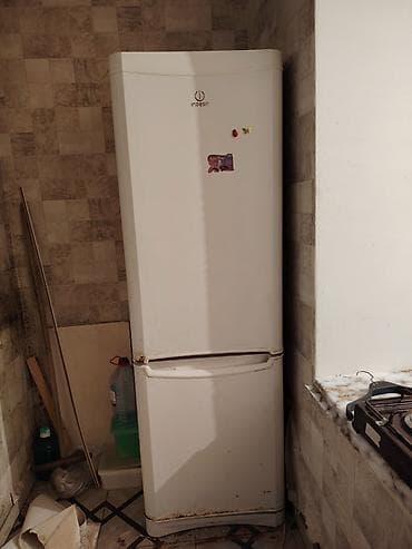 İşlənmiş 2 qapılı Indesit Soyuducu Satılır, rəng - Ağ