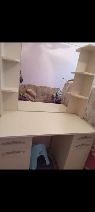 susta: İşçi üçün, Dördbucaq masa — 2