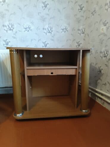 ikinci əl taxt: İşlənmiş, Düz TV altlığı, Polkalı, Taxtalı, Azərbaycan — 1