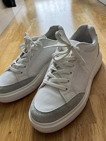 Ölçü: 40, rəng - Ağ, İşlənmiş lalafo.az -da Ölçü: 40, rəng - Ağ, İşlənmiş