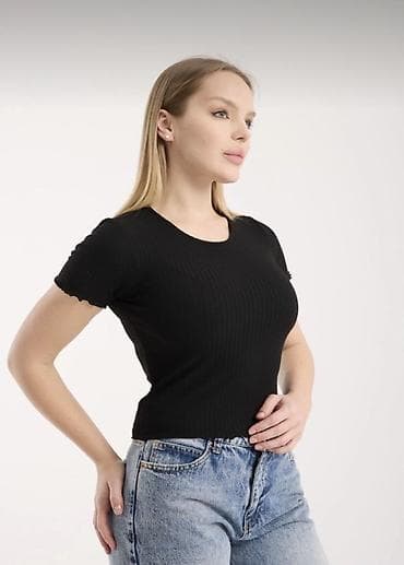 Qara qısaqol trikotaj top - Rəng: qara - Model: bədənəoturan, qısabad — 2