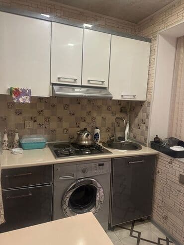 kirayə evlər içəri şəhər: Mənzildə mətbəx, yataq otağı, qonaq otağı və hamam otağı mövcuddur — 1