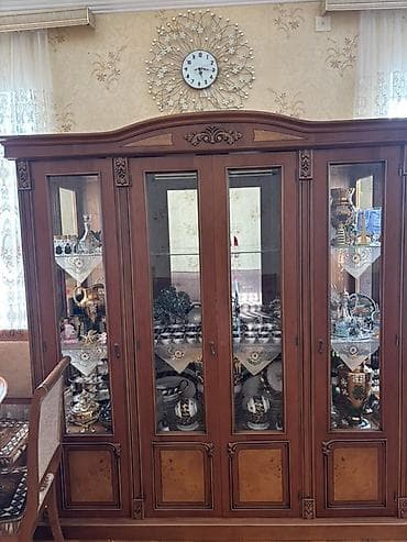 taxta dolab: Klassik üslubda iri vitrin-bufet - Material: təbii ağac konstruksiya — 1