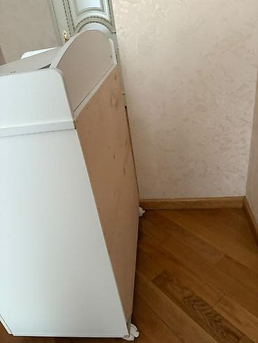 taxta komod: Uşaq otağı üçün ağ komod – çevrilə bilən alt dəzgahli model - — 4