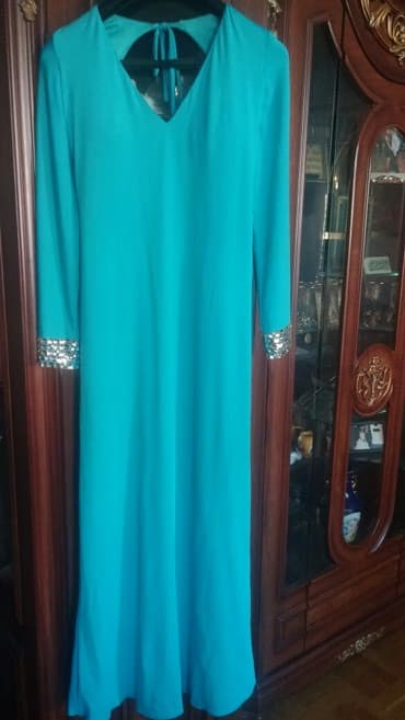 oğlanlar üçün son zəng paltarı: Вечернее платье,размер M,85манат,бирюзового цвета с лифом,спина — 1