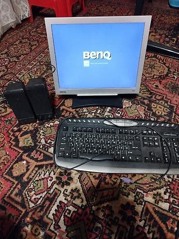 planset: BenQ LCD monitor + klaviatura və səs gücləndiriciləri (kolonkalar) — 2