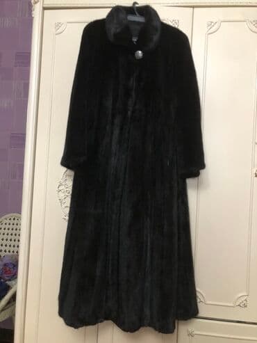 женские мокасины с мехом: Qadın uzun xəz palto - Rəng: qara - Uzunluq: tam uzun, ətəyi geniş — 2