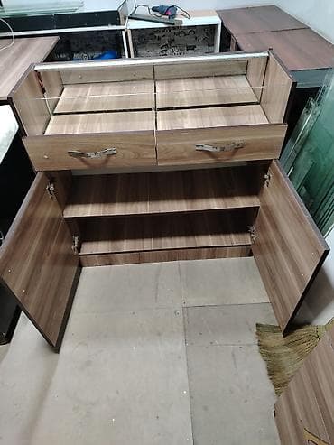 masa nerj: Vitrinli kassir/recepsion stolu – ağac teksturalı laminat - Üst — 3