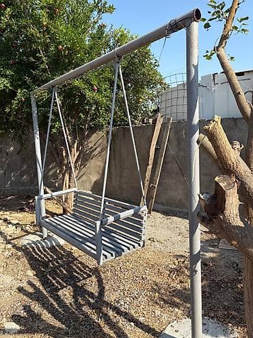 malta bolonka: Həyətdə istifadə edilmiş yelləncək satılır. Metal konstruksiyası saz — 3