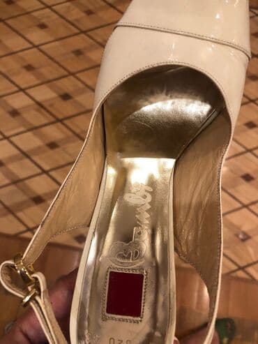 женские пляжные шлепанцы: Размер: 35, цвет - Белый, Б/у — 8