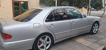 Mercedes-Benz E 240: 2.4 l | 2001 il Sedan — 3
