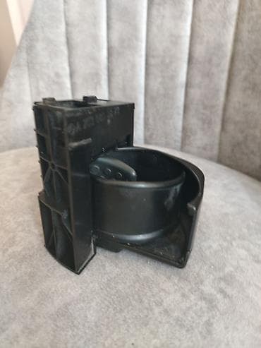 kredite masin: Avtomobil üçün stəkan/qəlik tutacağı - Material: möhkəm qara plastik — 2